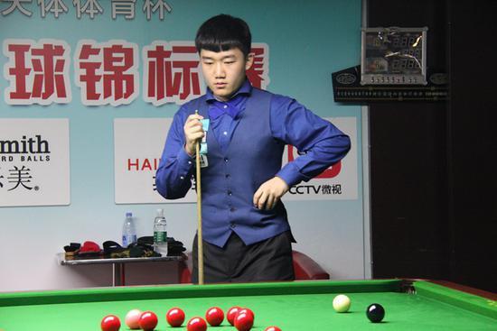 凭借后卫的 凭借后卫的